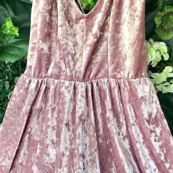 Blush Pink Crushed Velvet Romper Size XS LA Hearts Pacsun Spaghetti Straps - Picture 3 of 6